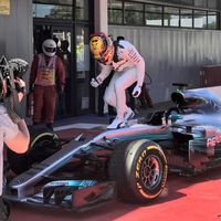 Lewis Hamilton le quita la victoria a Sebastian Vettel en un disputado GP de España de F1