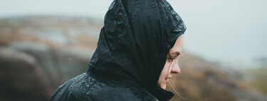 Estos son los chubasqueros deportivos que te recomendamos fichar este otoño para tus rutas senderistas 