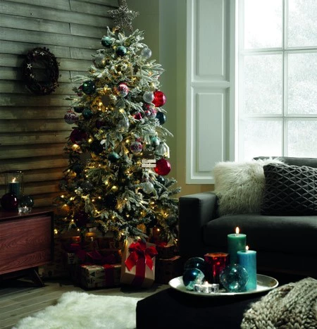 Coronas para decorar y ambientes interiores para inspirar una dulce Navidad