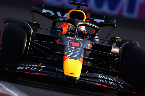 Max Verstappen se beneficia de la hecatombe de Ferrari para dar un zarpazo al mundial de F1 en Bakú