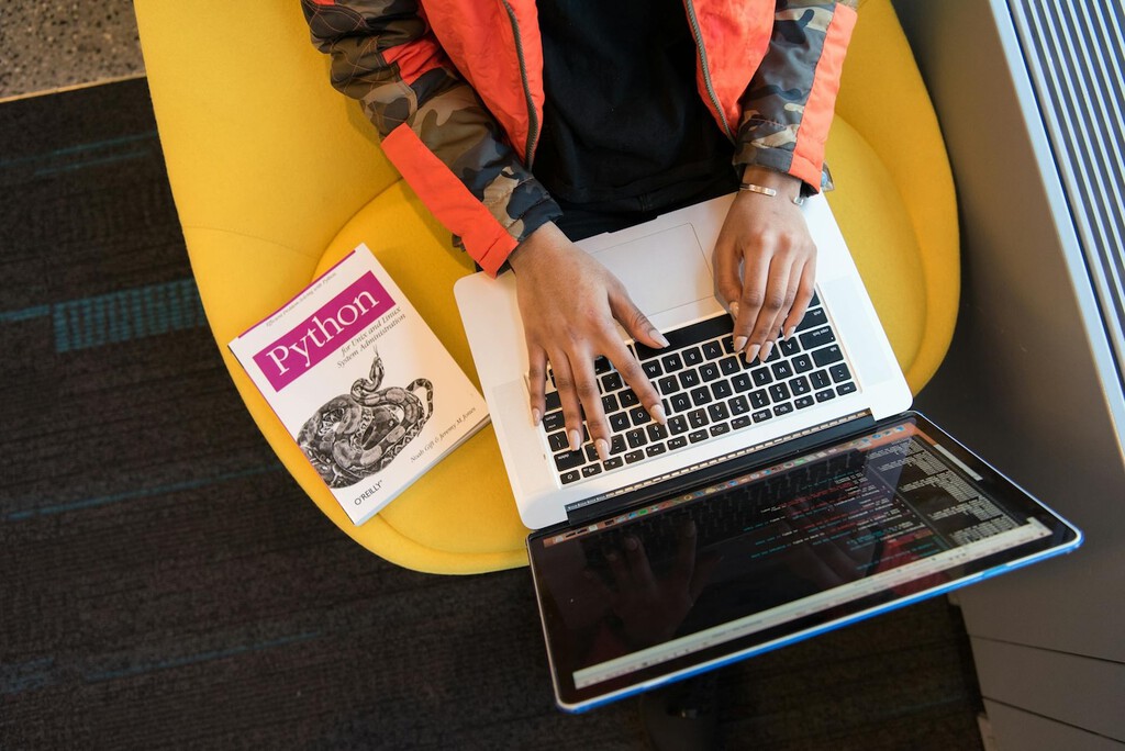 Si quieres aprender Python desde cero y no has programado nunca antes, este es uno de los mejores libros gratis que puedes descargar