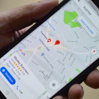 Google Maps cambia de voz, y así suena ahora sin las vocales infinitas al final de cada frase
