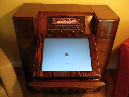 Radio Philco con un Mac mini en su interior