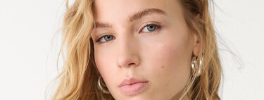 Stradivarius tiene el vestido de lino que nos hace soñar con el buen tiempo y que no te quitarás en todo el verano