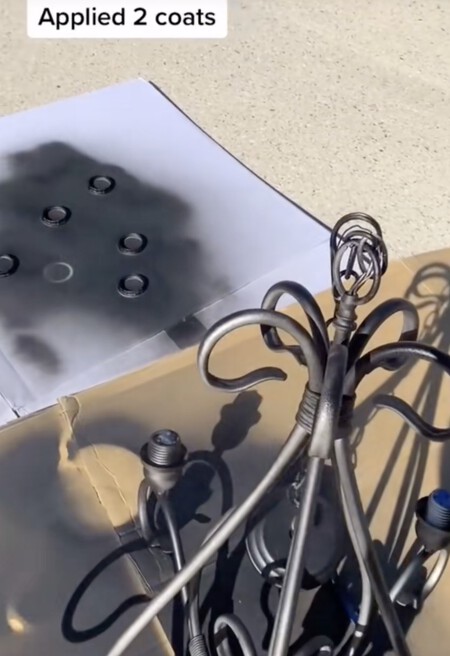 Aplicar pintura en spray puede cambiar por completo tu lámpara.