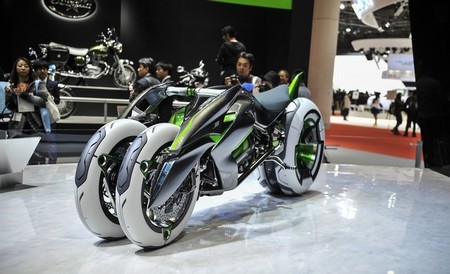 Kawasaki J Three Wheeler EV: Una moto eléctrica de arquitectura variable