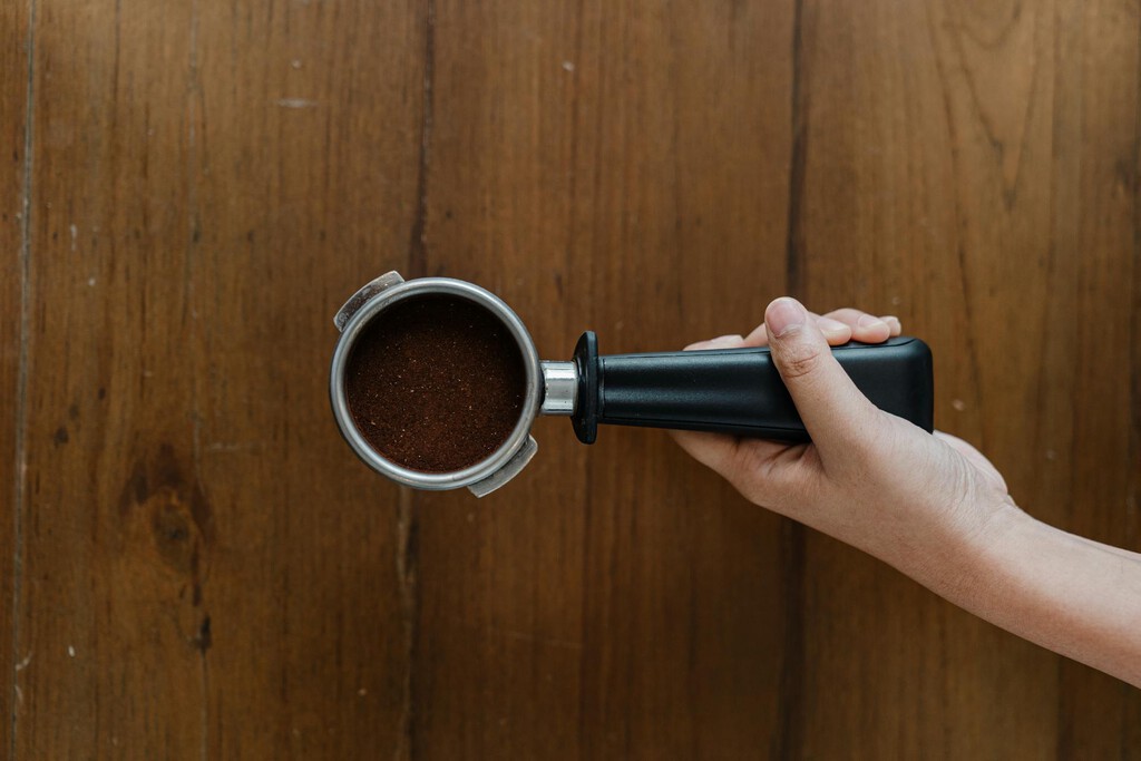 Mucha gente los tira, pero los posos del café son un tesoro para el jardín: esta es la mejor forma de aprovecharlos