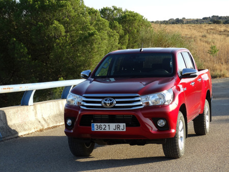 Prueba Toyota Hilux Exteriores Asfalto