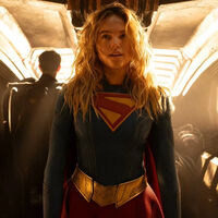 Dean Cain ataca a la nueva Supergirl riéndose de su aparente parecido con un mono. "¿Por qué están tan sensibles?" 