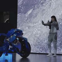 La nueva Yamaha es una especie de moto robot mascota con inteligencia artificial, y en este vídeo da miedito