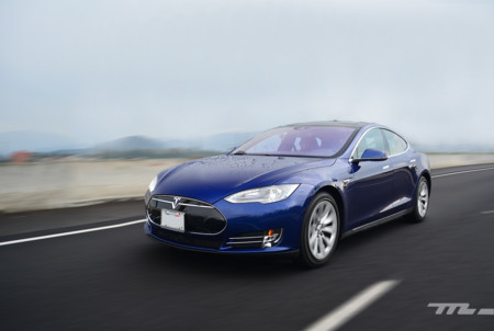 Probamos el Tesla Model S... y creías que tu computadora era rápida