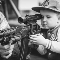 Cada dos días muere un niño por un disparo accidental en EEUU ¿cómo explicarlo?