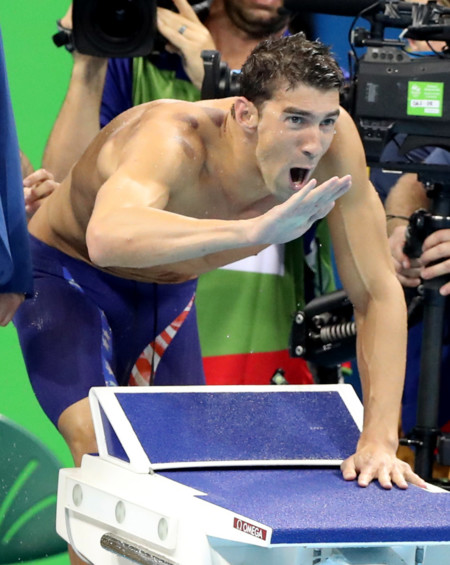 Michael Phelps se pone en manos de la medicina tradicional china y aparece con todo el cuerpo cubierto por hematomas circulares