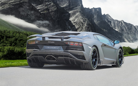 Este Lamborghini Aventador S según Mansory confirma que el especialista no se cansa de la fibra de carbono