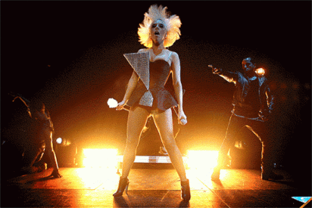 Lady Gaga casi se desmaya en un concierto en Auckland, Nueva Zelanda