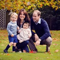 Juegos al aire libre y nada de pantallas: así crían los Duques de Cambridge a sus hijos