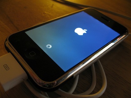 ¿Se acabarán los iPhones libres con el firmware 2.0?