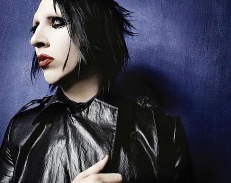 Dios mío... ¡Marilyn Manson pintará a Angelina Jolie desnuda!
