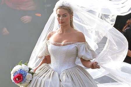 Margot Robbie Wuthering Heights Wedding Dress 2 032425 26a64e3160c14cf0a72198ddfad30769