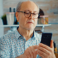 Mi padre quiere mejorar su escritura en pantallas táctiles, pero se aburre con WhatsApp. Esta app de Samsung lo hace divertido