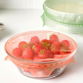 Ikea vende la solución definitiva para despejar el armario de tapas de tupper: es flexible, reutilizable y por menos de 5 euros 