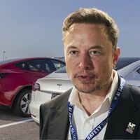 
Elon Musk anuncia la muerte de la conducción. Y no, no habrá Teslas “baratos” 