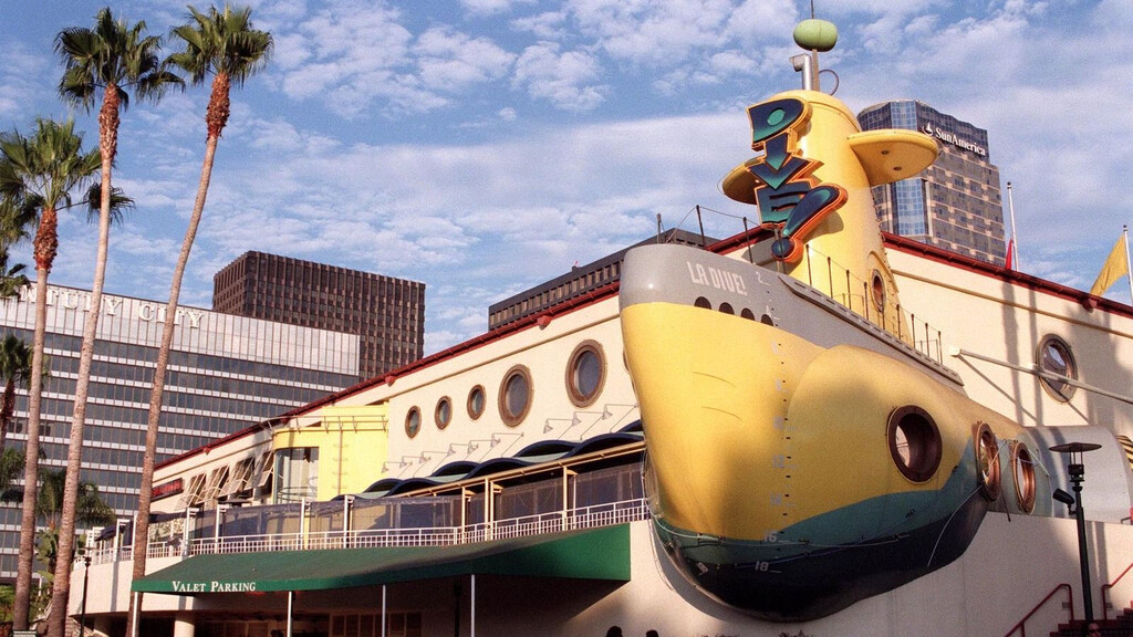 El mayor fracaso de Steven Spielberg no fue en el cine, sino en un restaurante-submarino que llegó a abrir en Barcelona y fue calificado como «comer en un pinball»