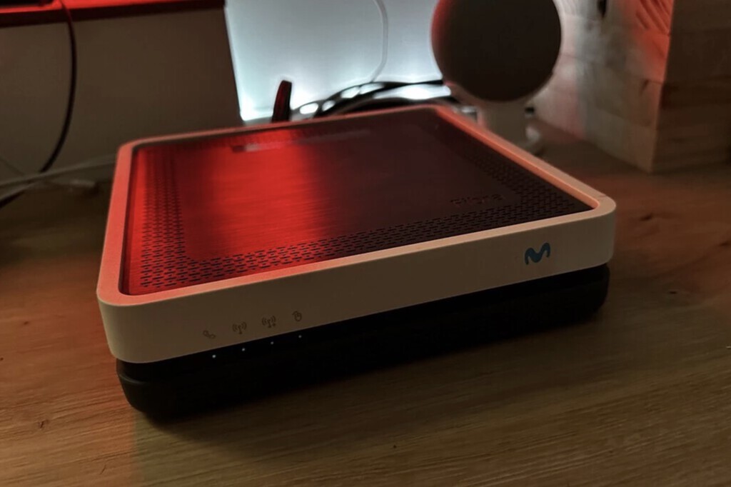 Movistar vuelve a instalar a sus clientes el viejo router HGU de casi 10 años: así puedes saber si te "tocará" este modelo 