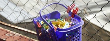 Así he reutilizado la cesta vieja de pinzas para la ropa: ahora es un modelo mucho más bonito para guardar lo que queramos 