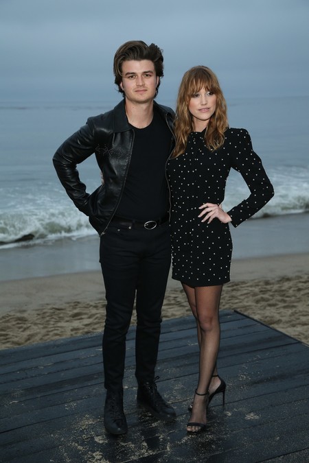 El front row del desfile de Saint Laurent fue una oda al estilo rockero por excelencia