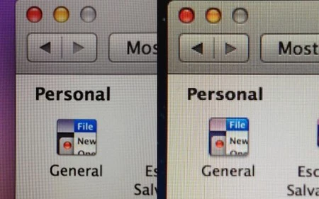 画面の比較。左側は 2012 MacBook Pro Retina のもの。右側はMacBook Airのもの。