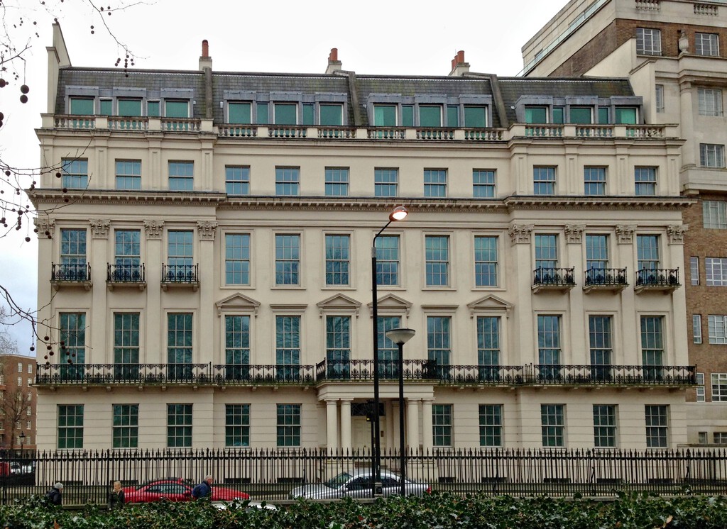 Un multimillonario chino compró la casa más cara de Londres. Lo que ha ocurrido después es una película de terror inmobiliario