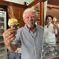Italia ha llevado la "gourmetización" del helado al extremo con un cucurucho de 95 €. Ahora el país debate si eso es de "idiotas"