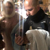 Un policía logra salvar la vida de un bebé de dos meses tras 20 minutos de reanimación