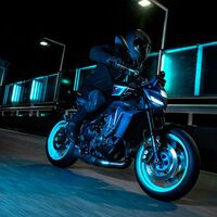 La Yamaha MT-09 se renueva de arriba abajo con un diseño más afilado y callejero y cargada hasta los topes de tecnología