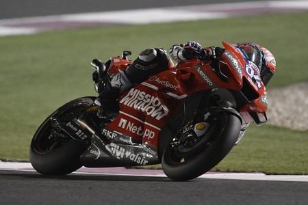 Andrea Dovizioso vuelve a doblegar a Marc Márquez en el infartante déjà vu del GP de Catar