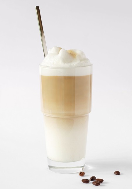 800px Latte Macchiato With Coffee Beans