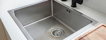 Esto es lo que dice un fontanero que nunca hay que echar por el fregadero de casa si queremos evitar problemas