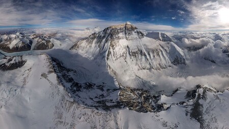 Esta imagen del Everest fue tomada desde un punto más alto que el propio Everest