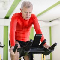 Adiós a la cinta de andar: la versátil bicicleta estática de Cecotec que arrasa en ventas está a precio de outlet por tiempo límite