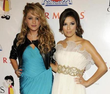 Paulina Rubio y Eva Longoria, solidarias con los niños con cáncer