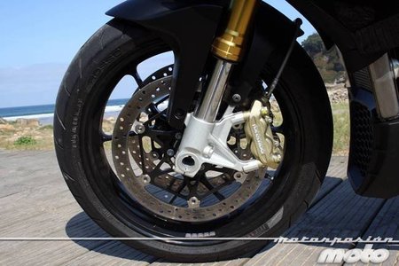 Aprilia Tuono V4 R APRC