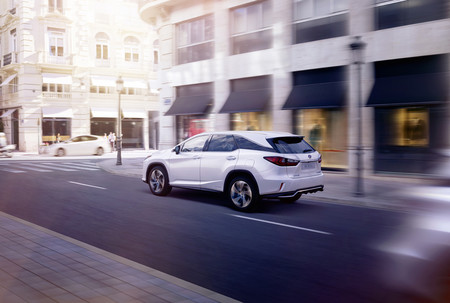 Lexus RX 450h L calle