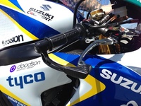 El paramanos Acerbis X-Road se estrena en competición con el Crescent Suzuki World Superbike