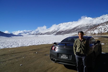 ¿Llevarías tu Nissan GT-R al Campo Base del Everest? Este tipo de Singapur lo ha hecho
