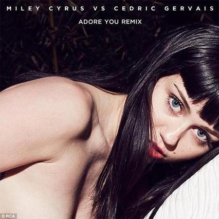 Miley Cyrus pasa mucho frío en la portada de "Adore You". ¡La piel de gallina que tiene!