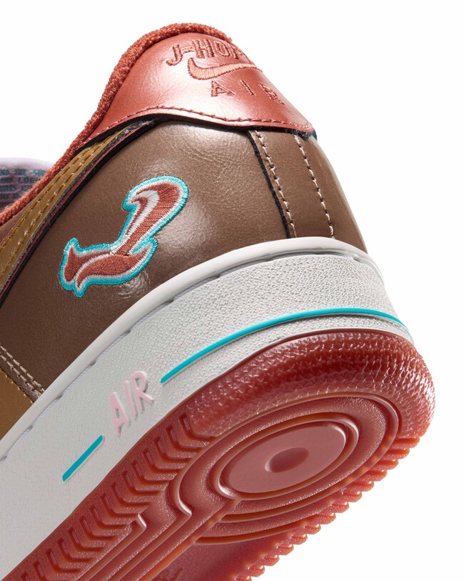 Nike Se Inspira En El Japon De Los Noventa Y La Esencia Del K Pop Para Crear Una Zapatilla Que Es Oro Puro Para Nuestros Looks