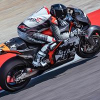 KTM continua el desarrollo de la RC16 en Mugello y con Tom Lüthi a los mandos