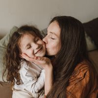 31 frases poderosas e inspiradoras para dedicar a las niñas en el Día de la Mujer