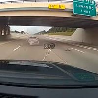 En EEUU ya no saben cómo atrapar a los delincuentes, así que han inventado el método definitivo: deja al otro coche siniestro total